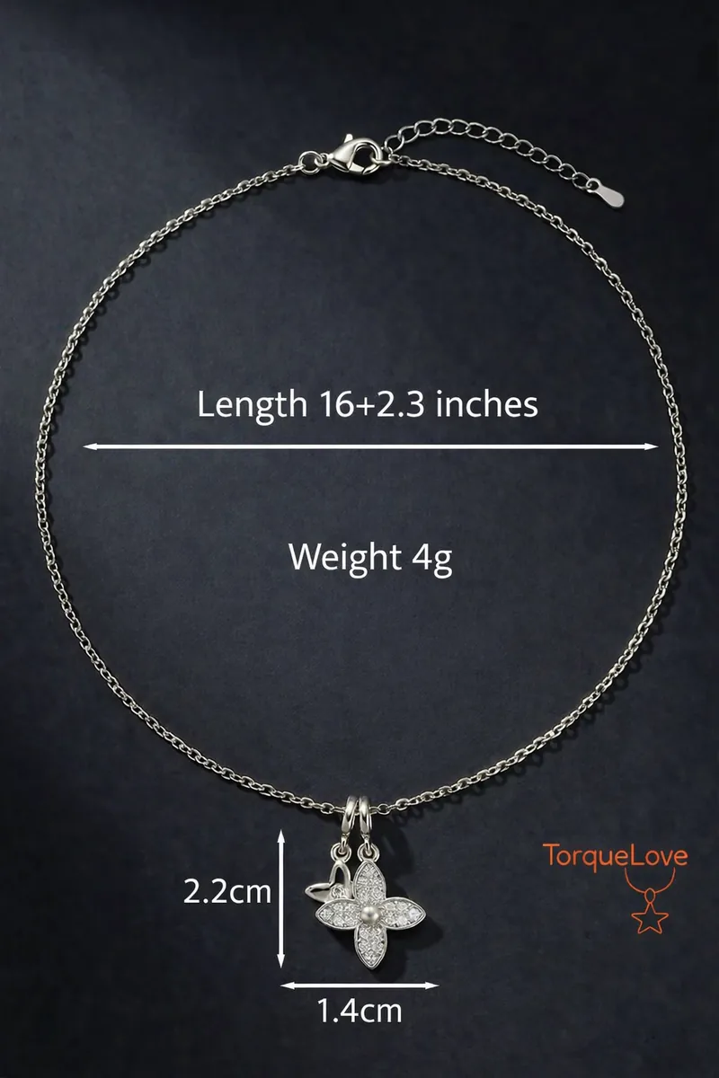 Necklace with clover pendant